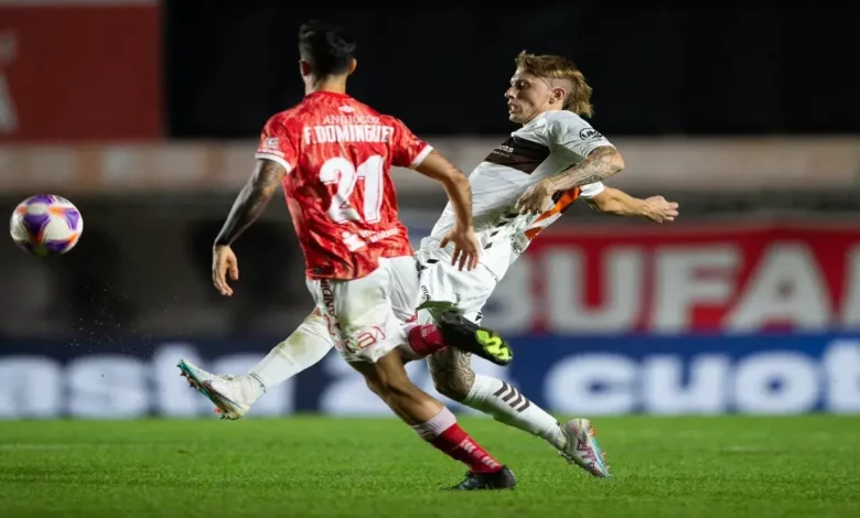 Argentinos Juniors vence a Platense por 1-0 en un emocionante partido, poniendo fin a una sequía de 24 años sin ganar el clásico